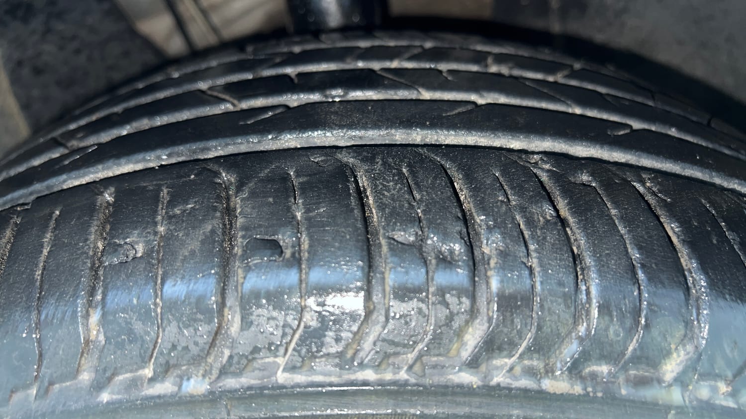 Used 2023 Skoda Slavia Style 1.5L TSI MT Petrol Manual tyres RIGHT FRONT TYRE TREAD VIEW