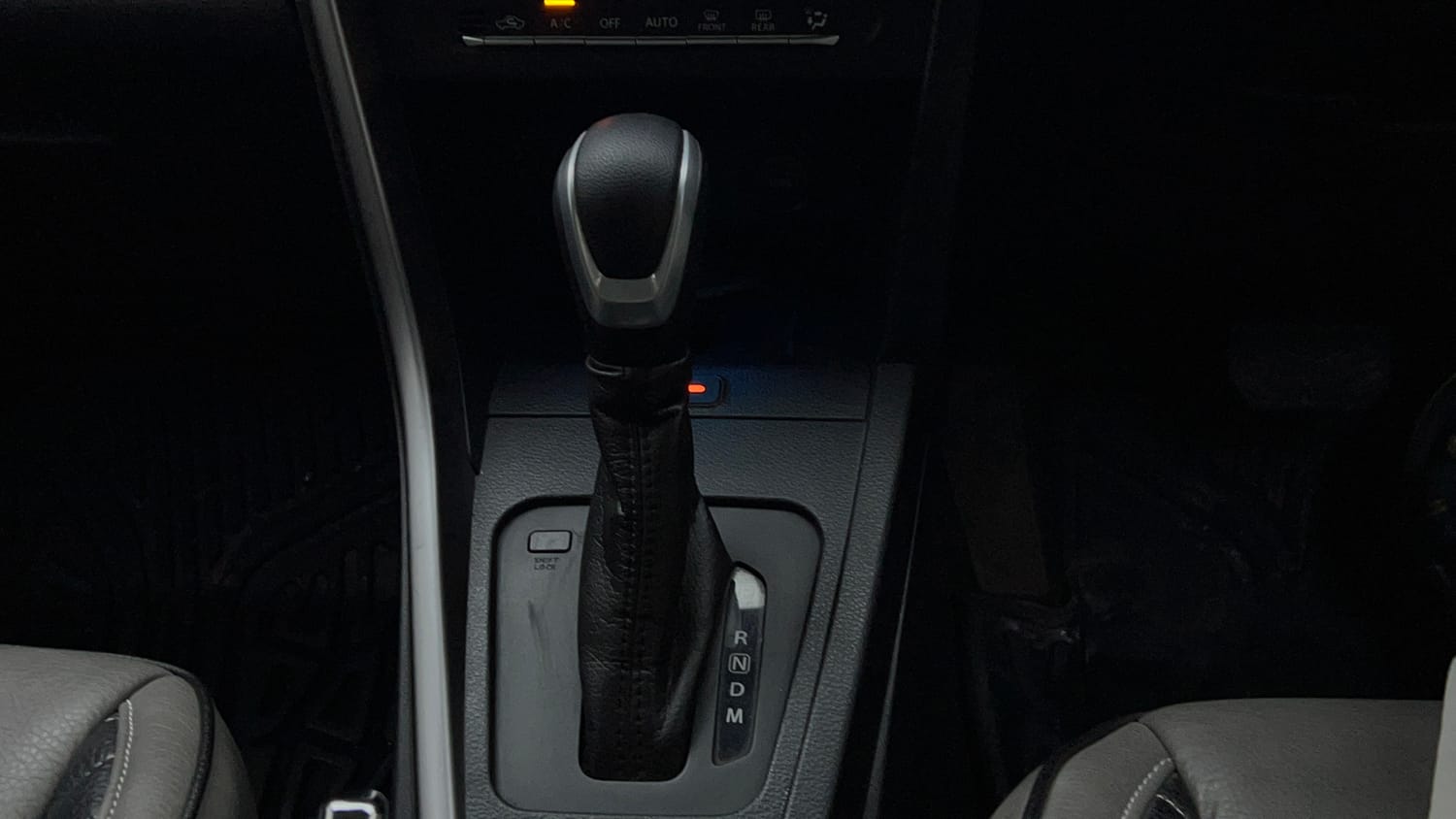 Used 2024 Maruti Suzuki Brezza ZXi Plus AT Petrol Automatic interior GEAR  KNOB VIEW