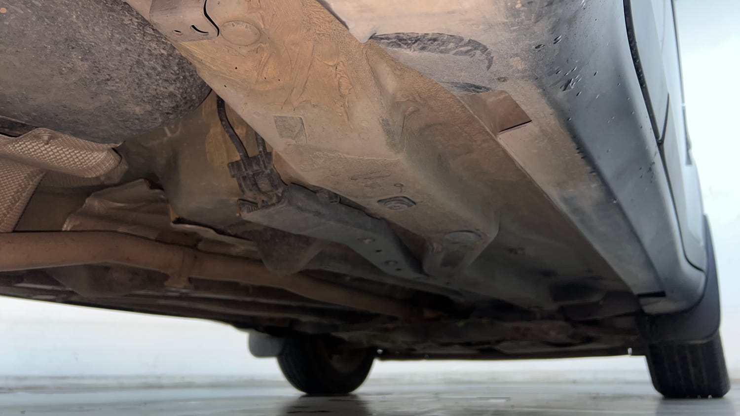 Used 2017 Jeep Compass Limited 1.4 Petrol AT Petrol Automatic extra REAR RIGHT UNDERBODY VIEW