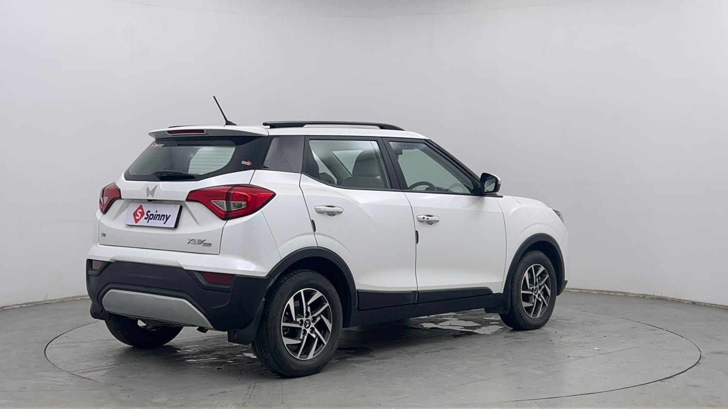 Used 2024 Mahindra XUV 300 W8 (O) 1.5 Diesel Diesel Manual exterior RIGHT REAR CORNER VIEW