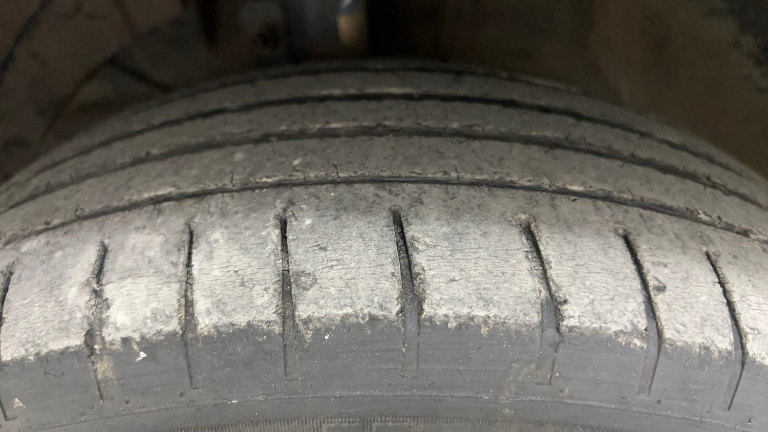 Used 2018 Maruti Suzuki Baleno Alpha 1.2 Petrol Manual tyres LEFT FRONT TYRE TREAD VIEW