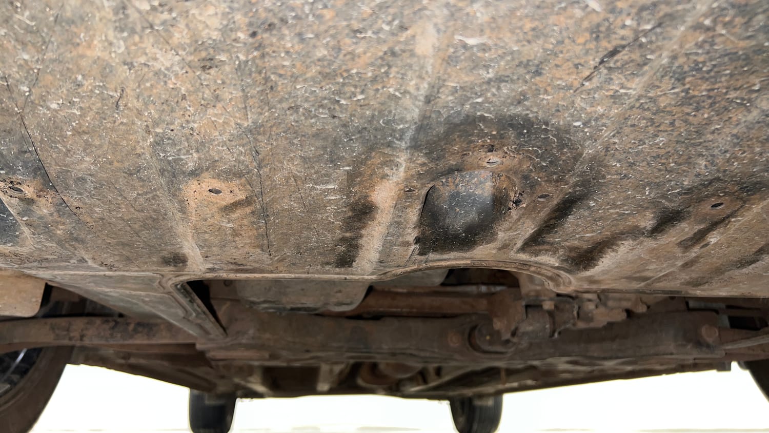 Used 2024 Hyundai Verna SX (O)1.5 Petrol MT Petrol Manual extra FRONT LEFT UNDERBODY VIEW
