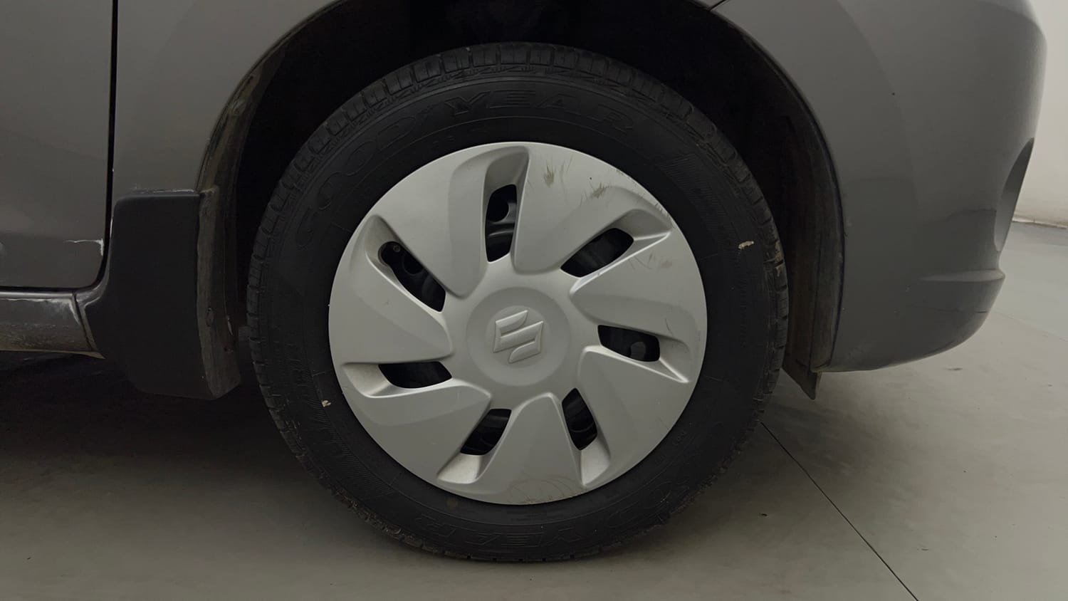 Used 2017 Maruti Suzuki Celerio VXi Petrol Manual tyres RIGHT FRONT TYRE RIM VIEW
