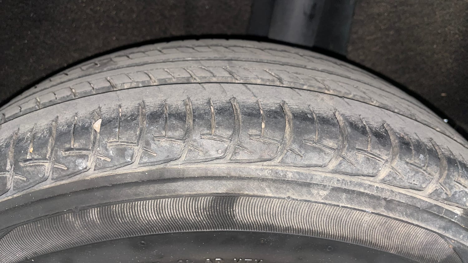 Used 2017 Maruti Suzuki Baleno Delta 1.2 Petrol Manual tyres LEFT REAR TYRE TREAD VIEW