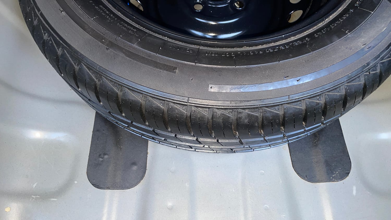 Used 2023 Hyundai Aura SX 1.2 CNG Cng Manual tyres SPARE TYRE VIEW