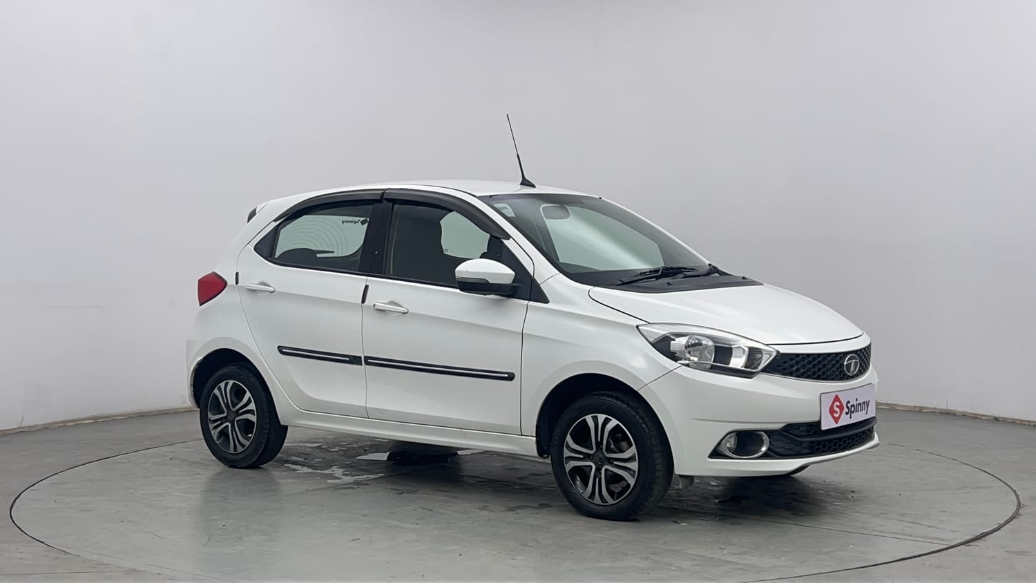 Used 2019 Tata Tiago Revotron XZ Petrol Manual exterior RIGHT FRONT CORNER VIEW