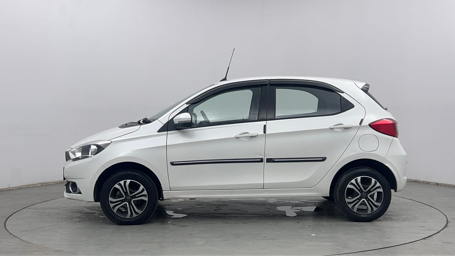 Used 2019 Tata Tiago Revotron XZ Petrol Manual exterior LEFT SIDE VIEW