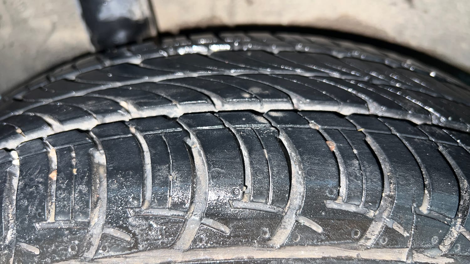 Used 2022 Maruti Suzuki Wagon R ZXi 1.2 AMT Petrol Automatic tyres RIGHT REAR TYRE TREAD VIEW
