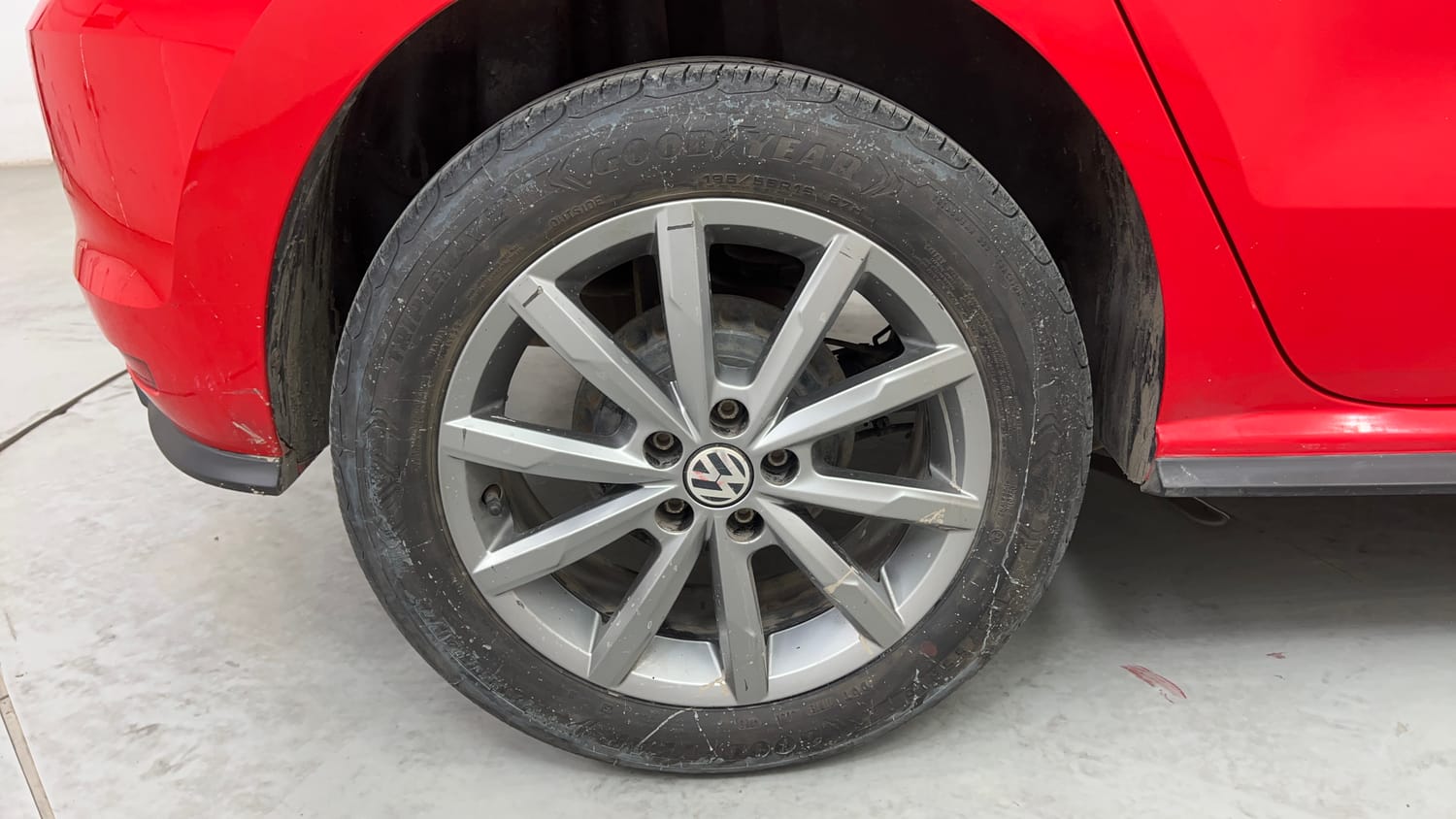 Used 2020 Volkswagen Polo Highline Plus 1.0L TSI Petrol Manual tyres RIGHT REAR TYRE RIM VIEW