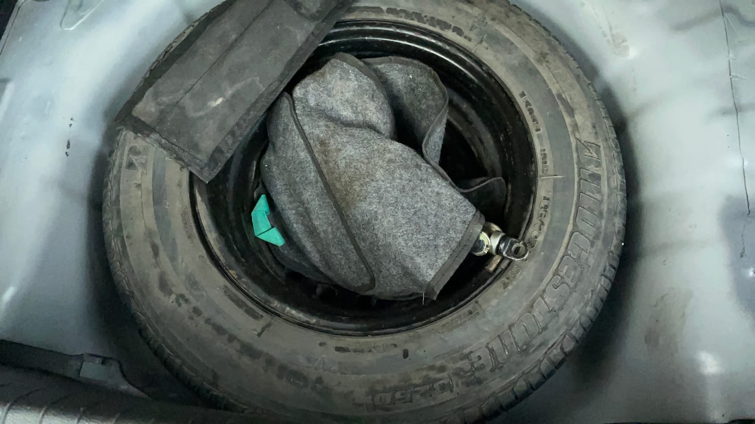 Used 2018 Hyundai Elite i20 Sportz 1.2 Petrol Manual tyres SPARE TYRE VIEW