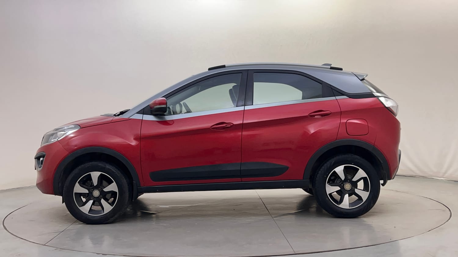 Used 2017 Tata Nexon XZ Plus Diesel Dual Tone Diesel Manual exterior LEFT SIDE VIEW