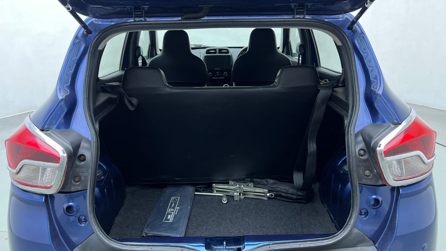 Used 2018 Renault Kwid CLIMBER 1.0 AMT Petrol Automatic interior DICKY INSIDE VIEW