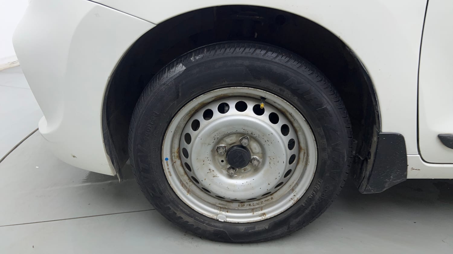 Used 2021 Maruti Suzuki Baleno Sigma Petrol Manual tyres LEFT FRONT TYRE RIM VIEW