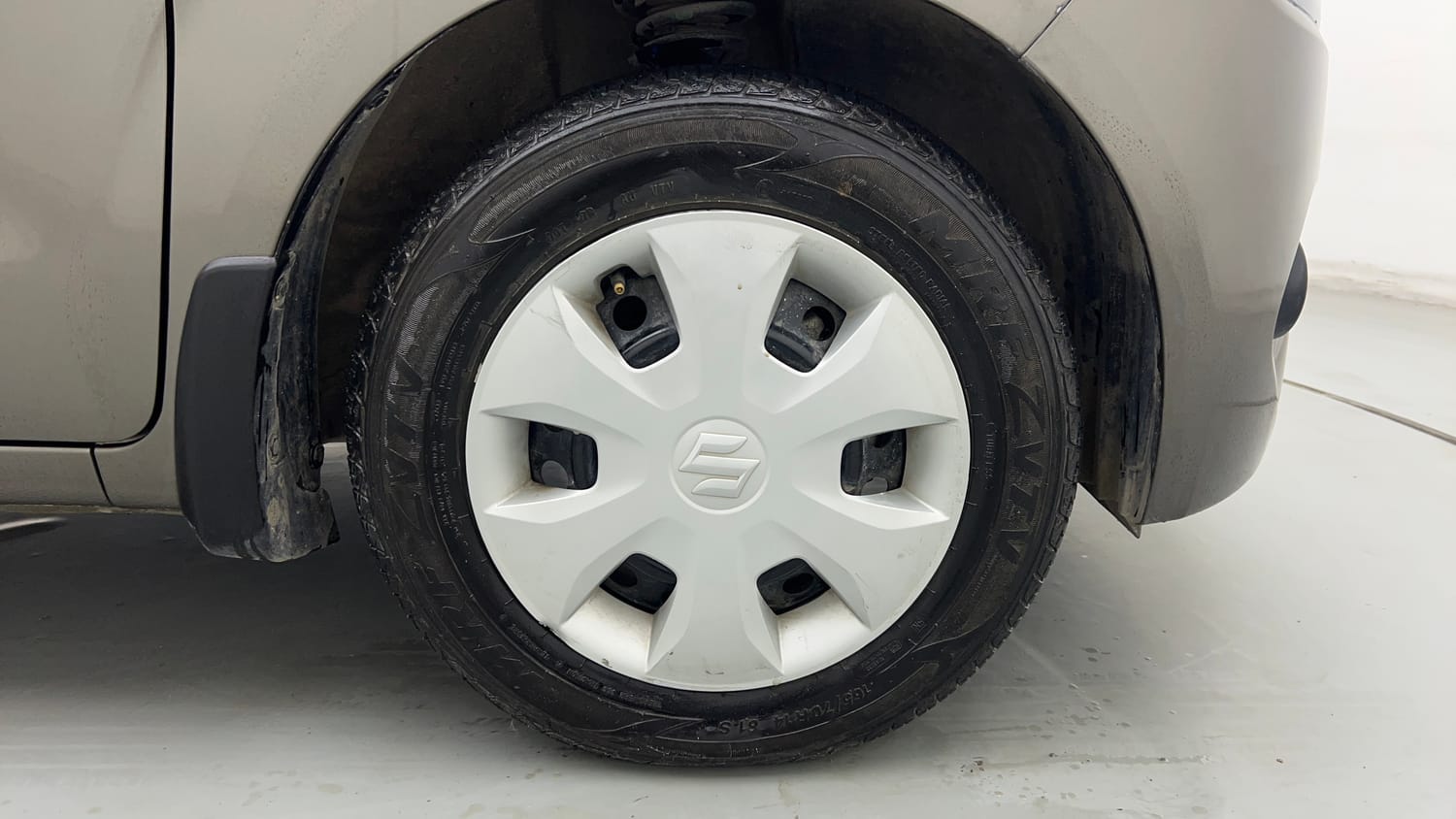 Used 2022 Maruti Suzuki Wagon R ZXi 1.2 AMT Petrol Automatic tyres RIGHT FRONT TYRE RIM VIEW