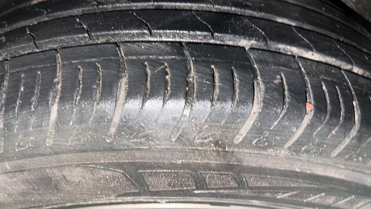 Used 2025 Maruti Suzuki Brezza Vxi AT Petrol Automatic tyres LEFT REAR TYRE TREAD VIEW