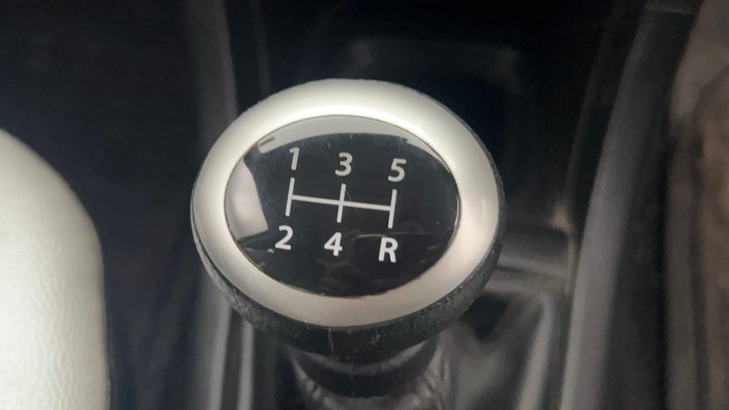 Used 2016 Maruti Suzuki Swift VXi Petrol Manual interior GEAR  KNOB VIEW
