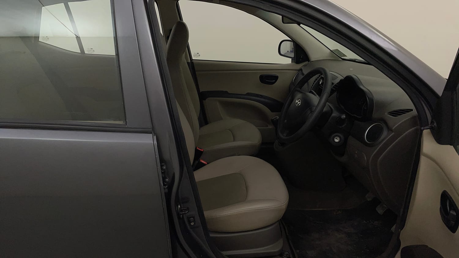 Used 2011 Hyundai i10 Era 1.1 iRDE2 Petrol Manual interior RIGHT SIDE FRONT DOOR CABIN VIEW