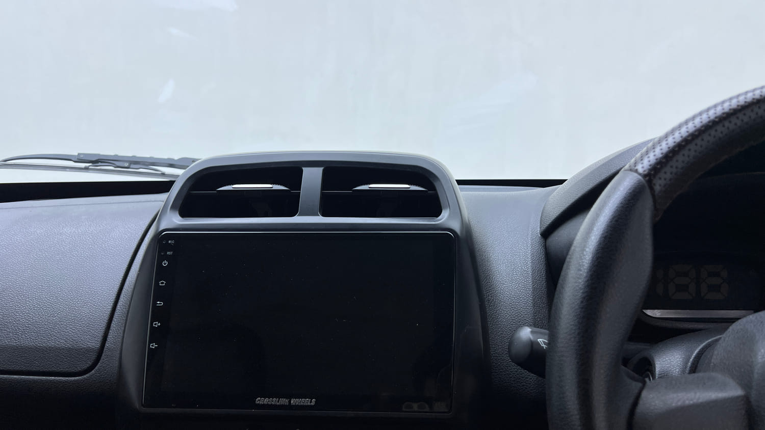 Used 2018 Renault Kwid CLIMBER 1.0 AMT Petrol Automatic top_features Integrated (in-dash) music system