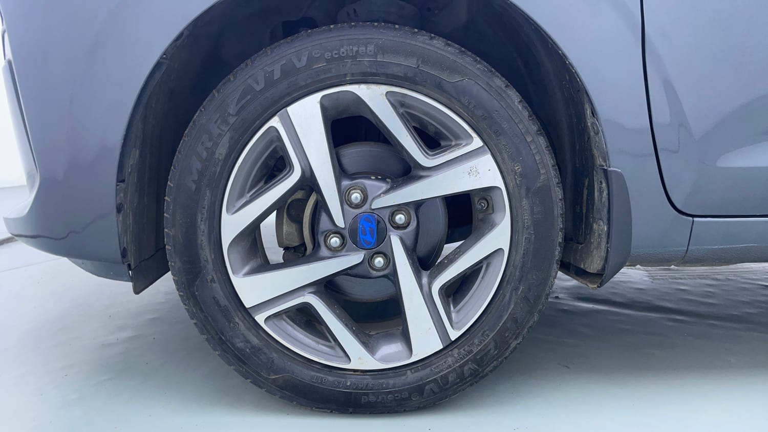 Used 2023 Hyundai Aura SX 1.2 CNG Cng Manual tyres LEFT FRONT TYRE RIM VIEW
