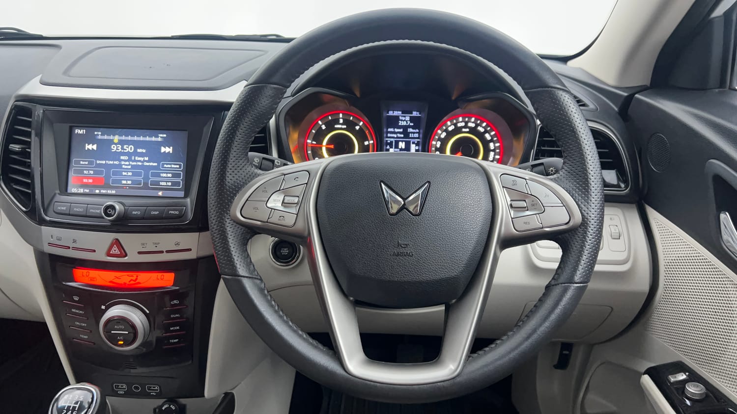 Used 2024 Mahindra XUV 300 W8 (O) 1.5 Diesel Diesel Manual interior STEERING VIEW