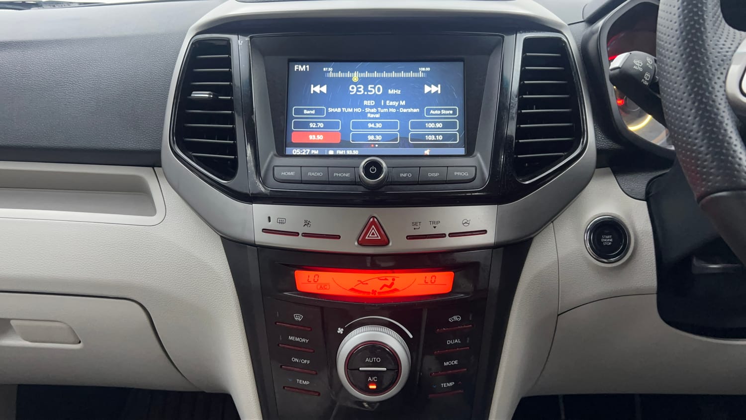 Used 2024 Mahindra XUV 300 W8 (O) 1.5 Diesel Diesel Manual interior MUSIC SYSTEM & AC CONTROL VIEW