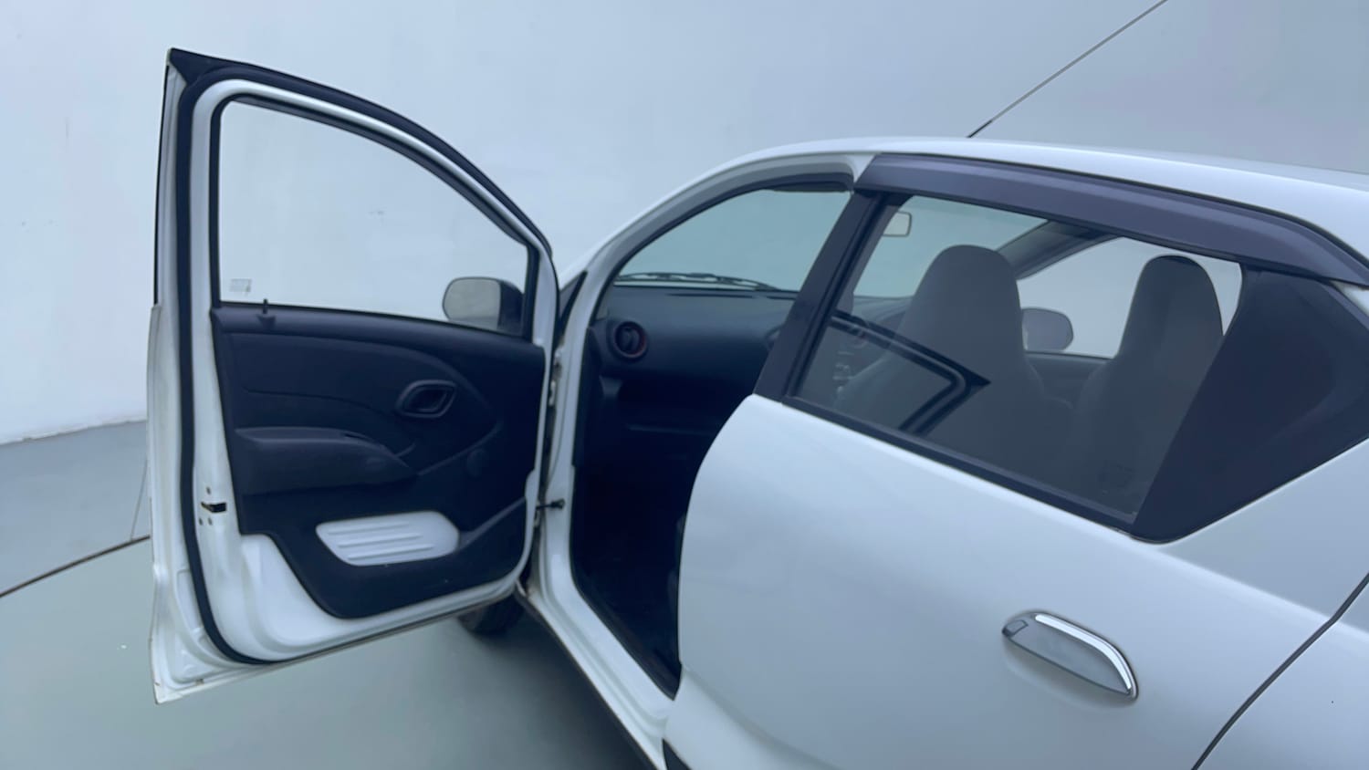 Used 2016 Datsun Redi-GO S Petrol Manual interior LEFT FRONT DOOR OPEN VIEW