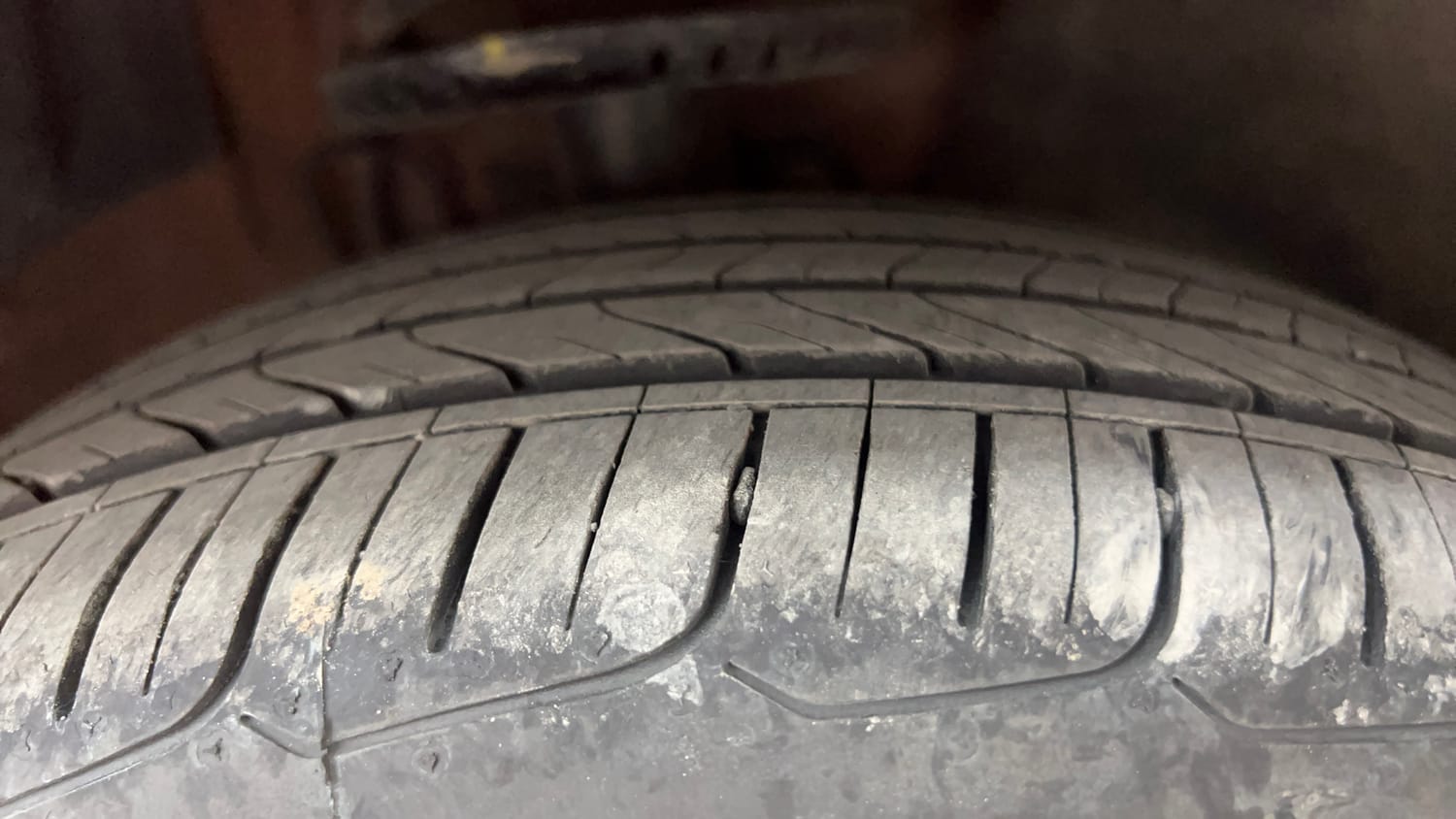 Used 2020 Volkswagen Polo Highline Plus 1.0L TSI Petrol Manual tyres RIGHT FRONT TYRE TREAD VIEW