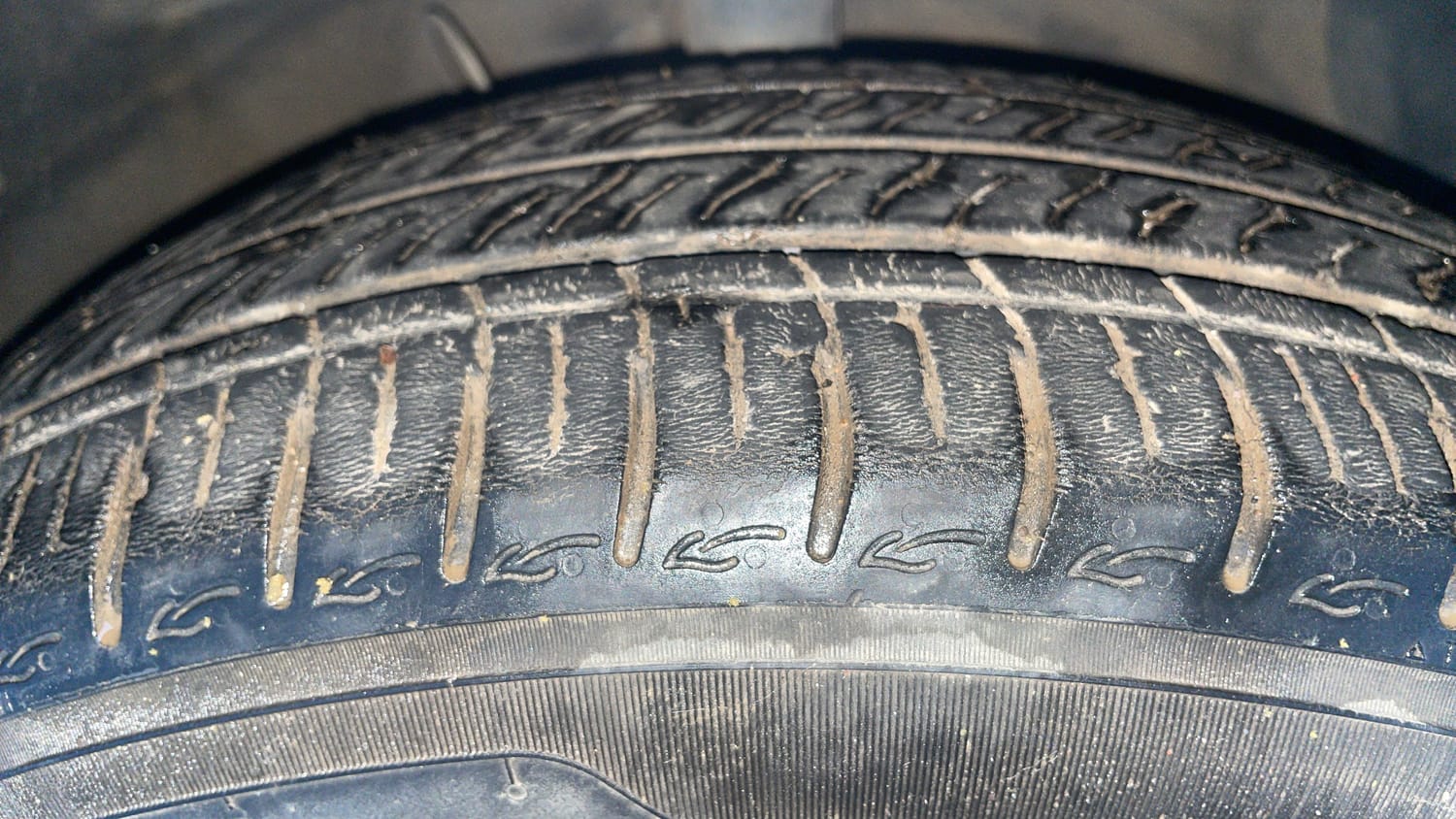 Used 2023 Hyundai Aura SX 1.2 CNG Cng Manual tyres RIGHT FRONT TYRE TREAD VIEW