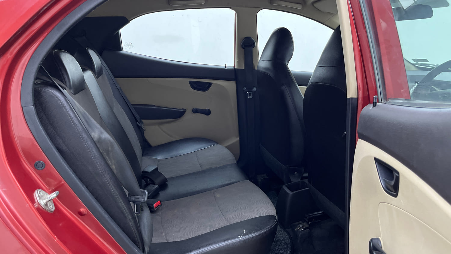 Used 2014 Hyundai Eon Magna Petrol Manual interior RIGHT SIDE REAR DOOR CABIN VIEW