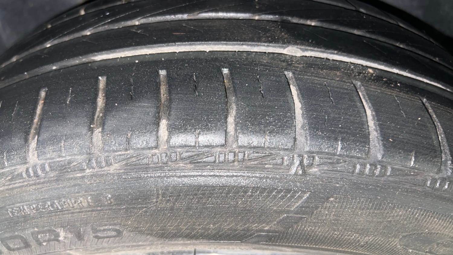Used 2017 Volkswagen Polo Highline1.2L (P) Petrol Manual tyres RIGHT REAR TYRE TREAD VIEW