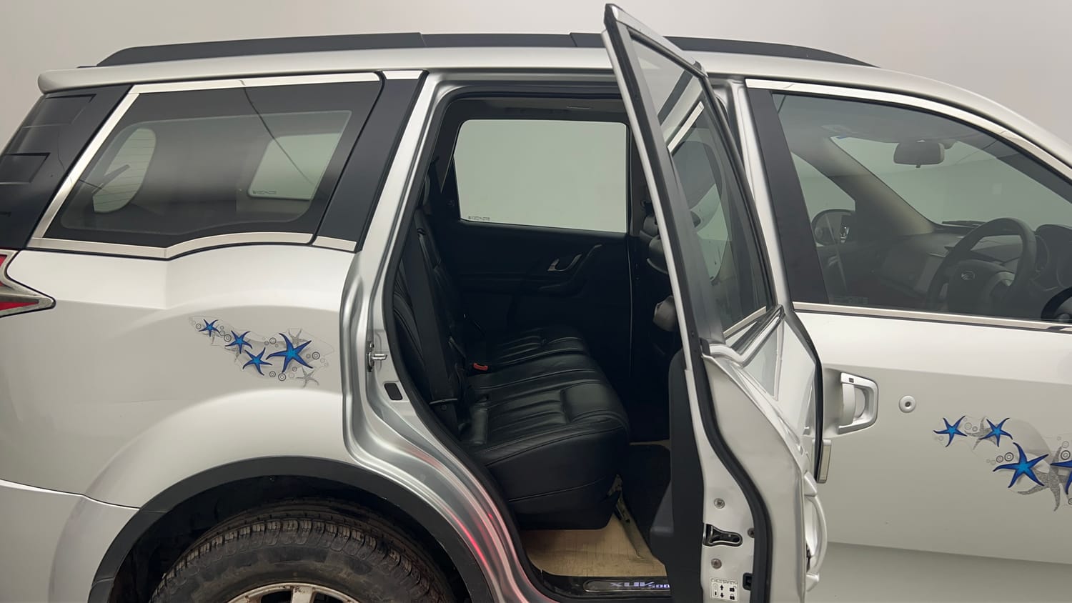 Used 2017 Mahindra XUV500 W10 AT Black Interiors Diesel Automatic interior RIGHT SIDE REAR DOOR CABIN VIEW