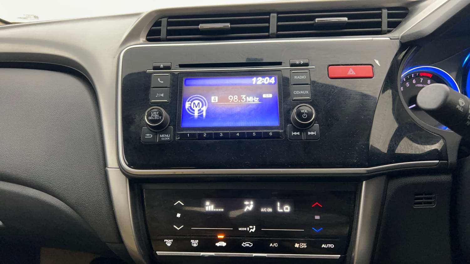 Used 2014 Honda City V Petrol Manual interior MUSIC SYSTEM & AC CONTROL VIEW