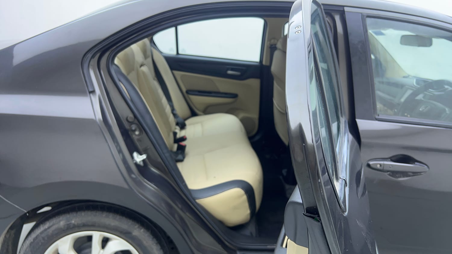 Used 2018 Honda Amaze 1.2 V CVT Petrol Petrol Automatic interior RIGHT SIDE REAR DOOR CABIN VIEW