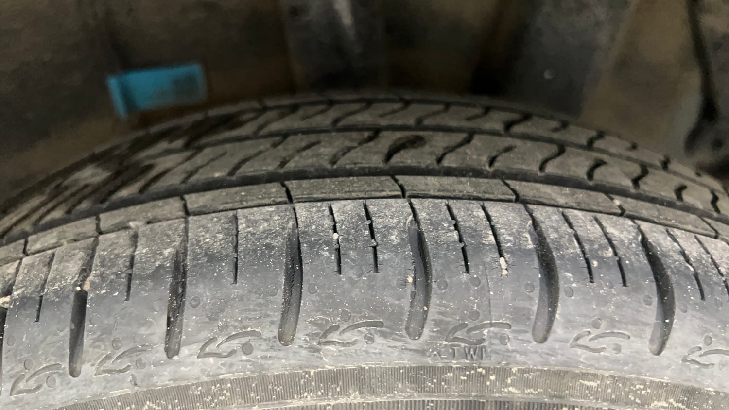 Used 2023 Hyundai Aura SX 1.2 CNG Cng Manual tyres LEFT REAR TYRE TREAD VIEW