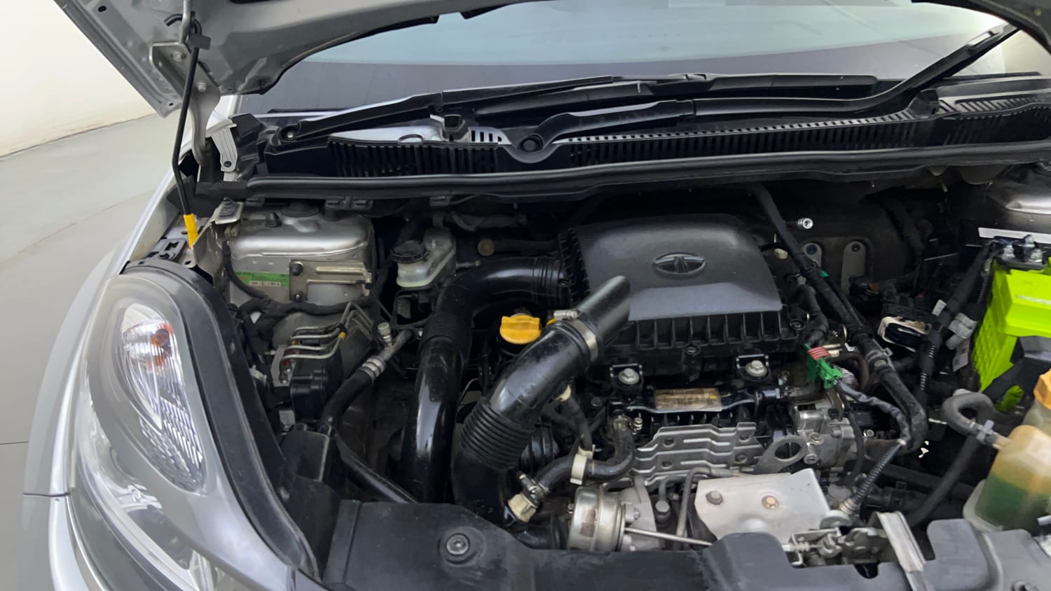 Used 2019 Tata Nexon XZA Plus Petrol Petrol Automatic engine ENGINE RIGHT SIDE HINGE & APRON VIEW