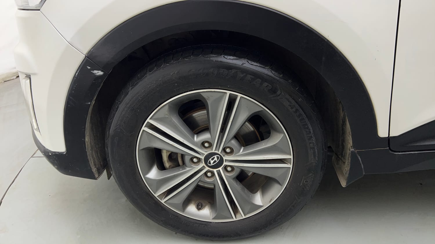 Used 2017 Hyundai Creta SX Plus 1.6 AT CRDI Diesel Automatic tyres LEFT FRONT TYRE RIM VIEW