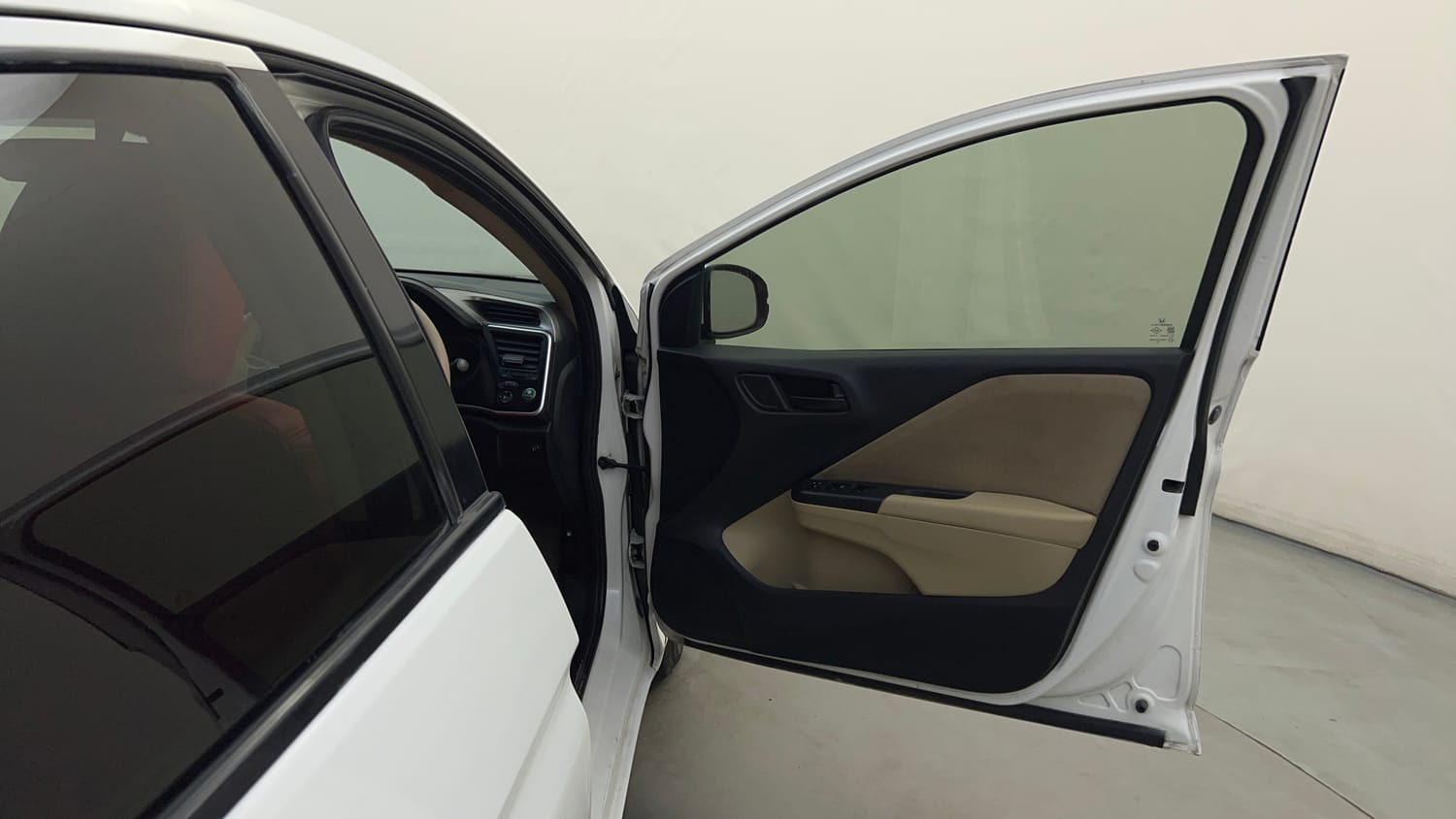 Used 2015 Honda City SV CVT Petrol Automatic interior RIGHT FRONT DOOR OPEN VIEW