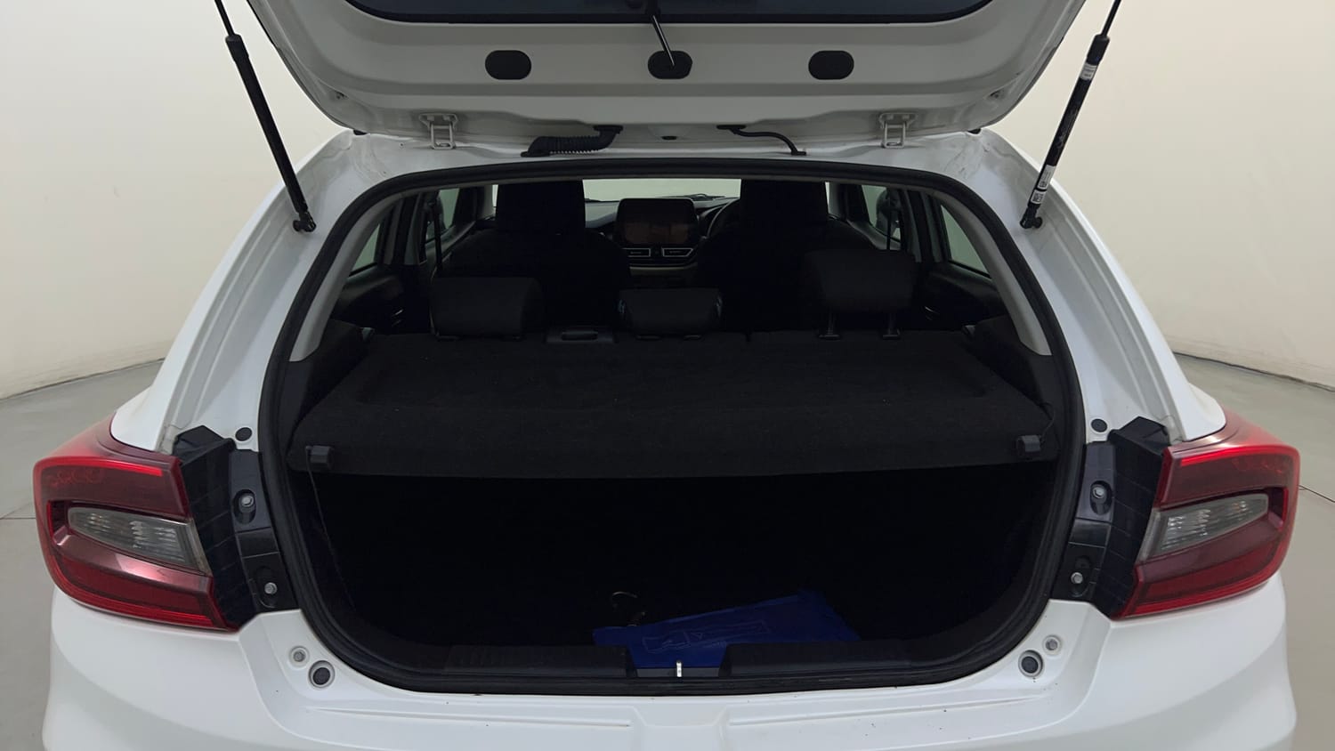 Used 2025 Toyota Glanza V AMT Petrol Automatic interior DICKY INSIDE VIEW