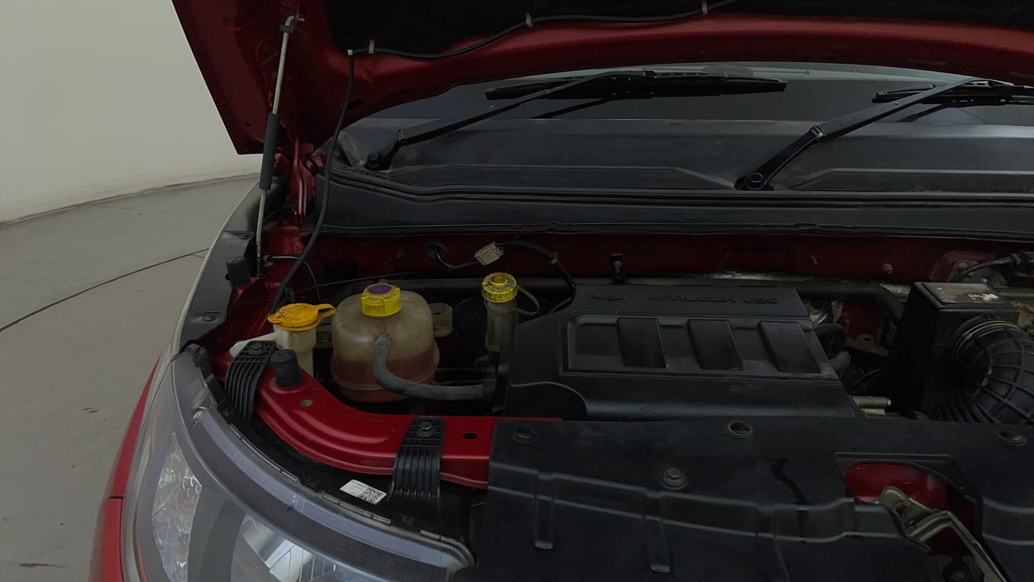 Used 2016 Mahindra KUV100 K4 6 STR Petrol Manual engine ENGINE RIGHT SIDE HINGE & APRON VIEW
