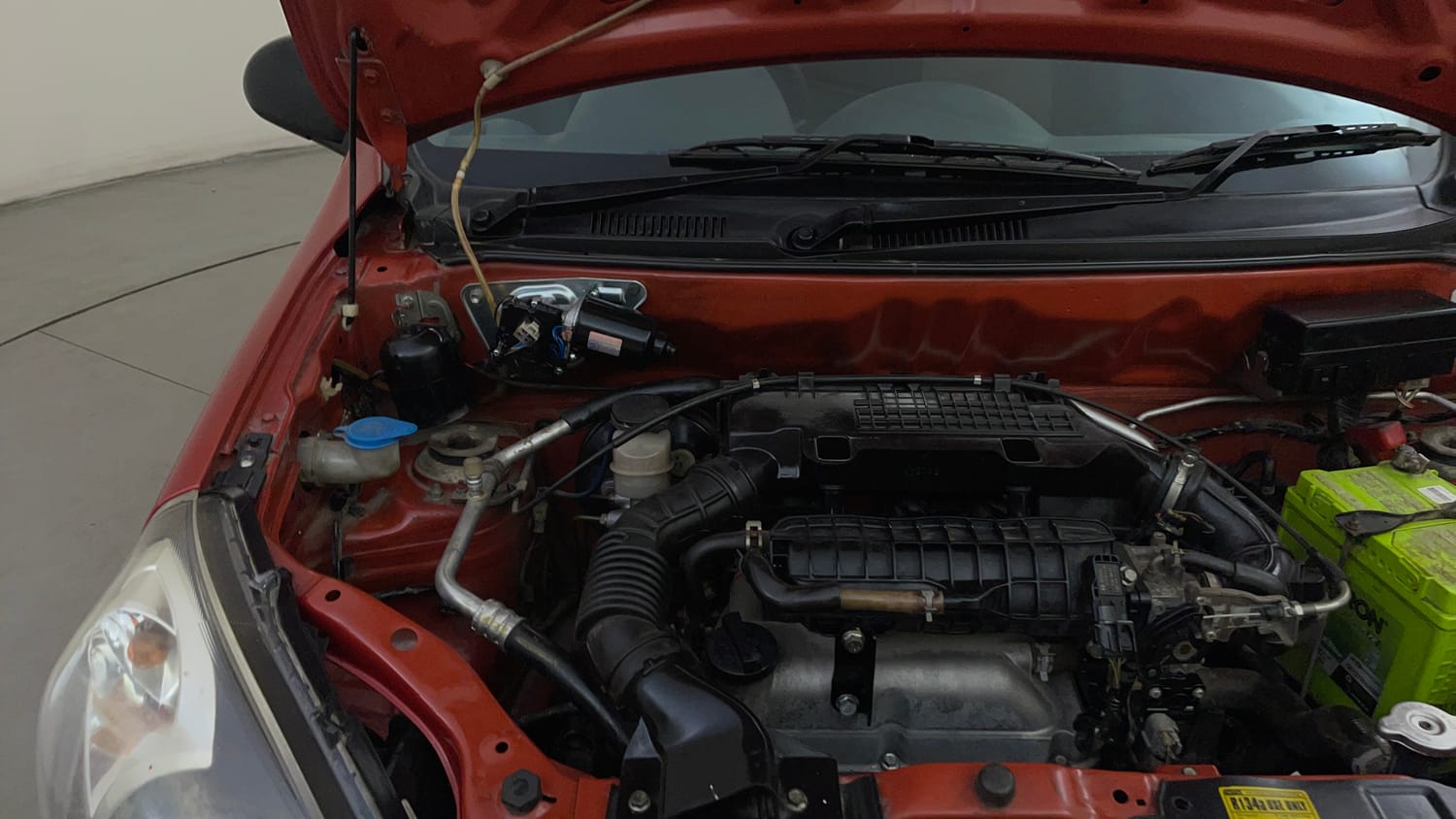Used 2015 Maruti Suzuki Alto 800 Lxi Petrol Manual engine ENGINE RIGHT SIDE HINGE & APRON VIEW