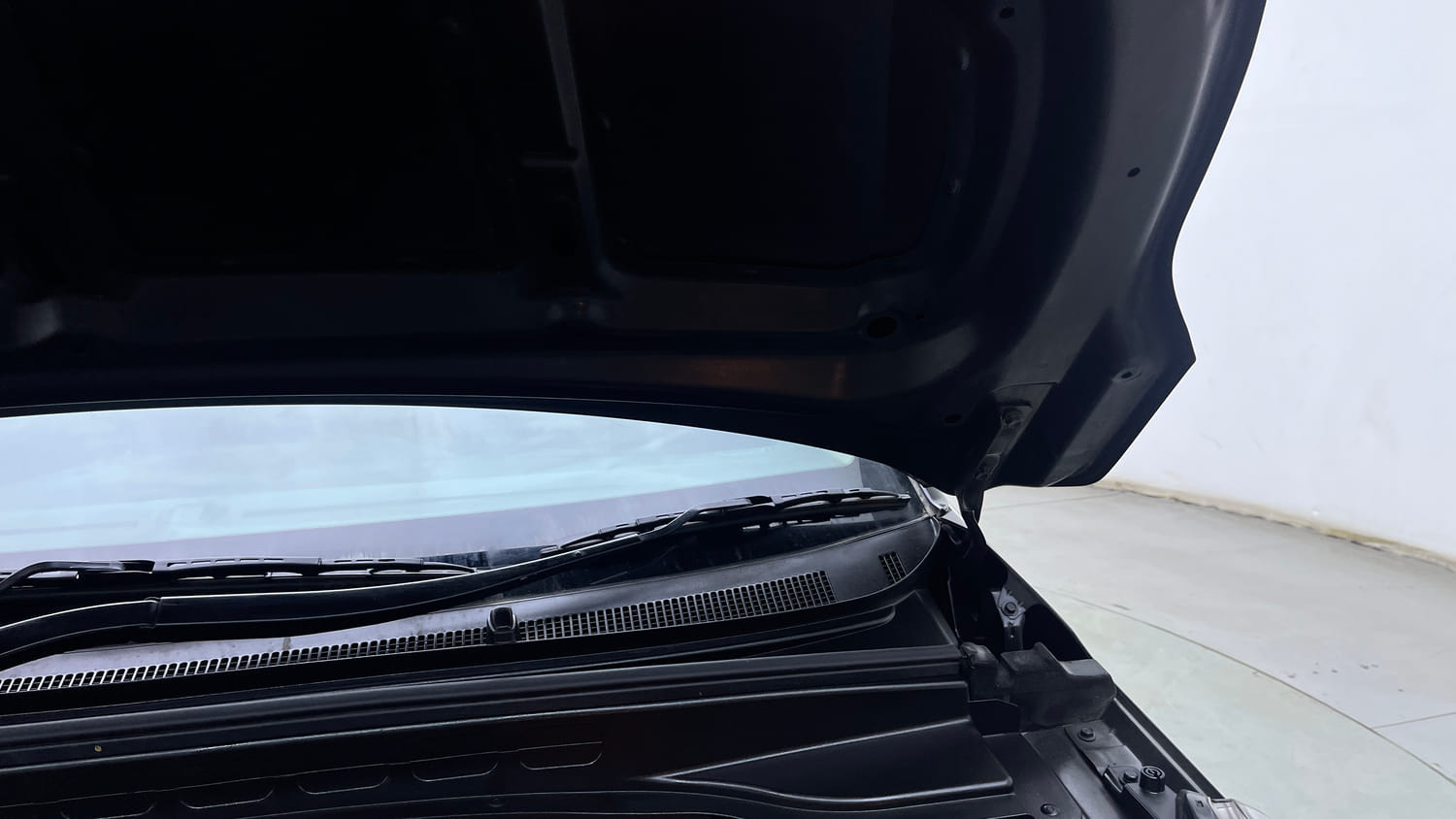 Used 2019 Hyundai Creta SX 1.6 AT CRDi Diesel Automatic engine ENGINE LEFT SIDE HINGE & APRON VIEW