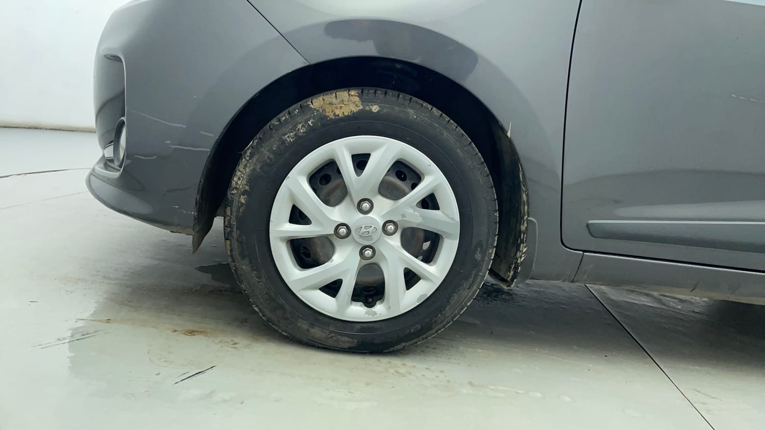 Used 2020 Hyundai Grand i10 Sportz 1.2 Kappa VTVT Petrol Manual tyres LEFT FRONT TYRE RIM VIEW
