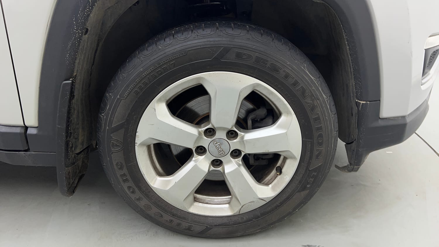 Used 2017 Jeep Compass Limited 1.4 Petrol AT Petrol Automatic tyres RIGHT FRONT TYRE RIM VIEW