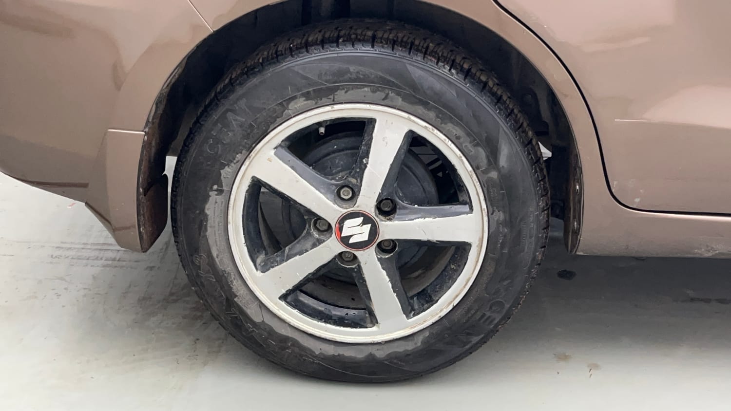 Used 2013 Maruti Suzuki Ertiga Vxi Petrol Manual tyres RIGHT REAR TYRE RIM VIEW
