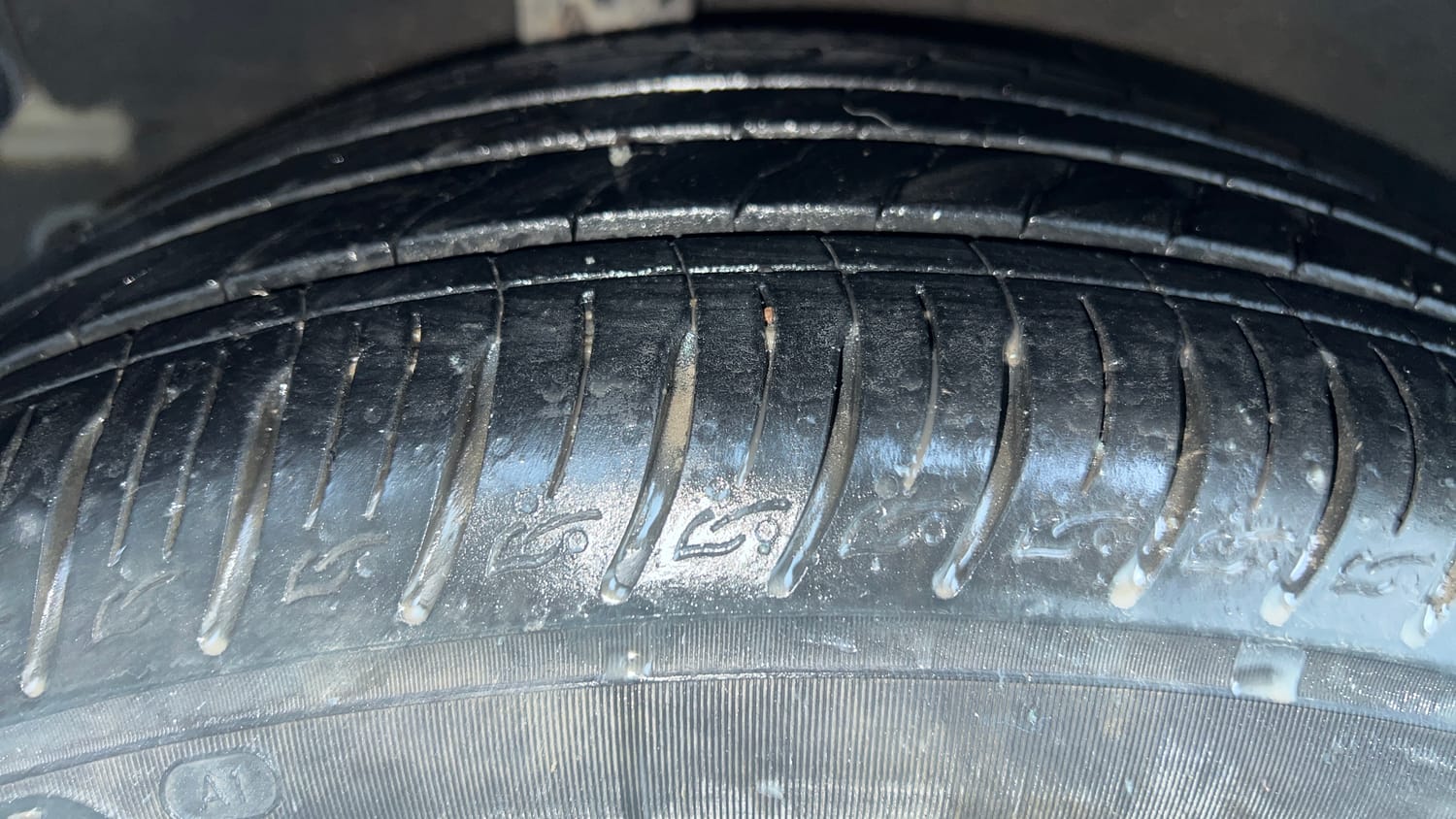 Used 2024 Kia Sonet HTK (O) 1.2 Petrol MT Petrol Manual tyres RIGHT REAR TYRE TREAD VIEW