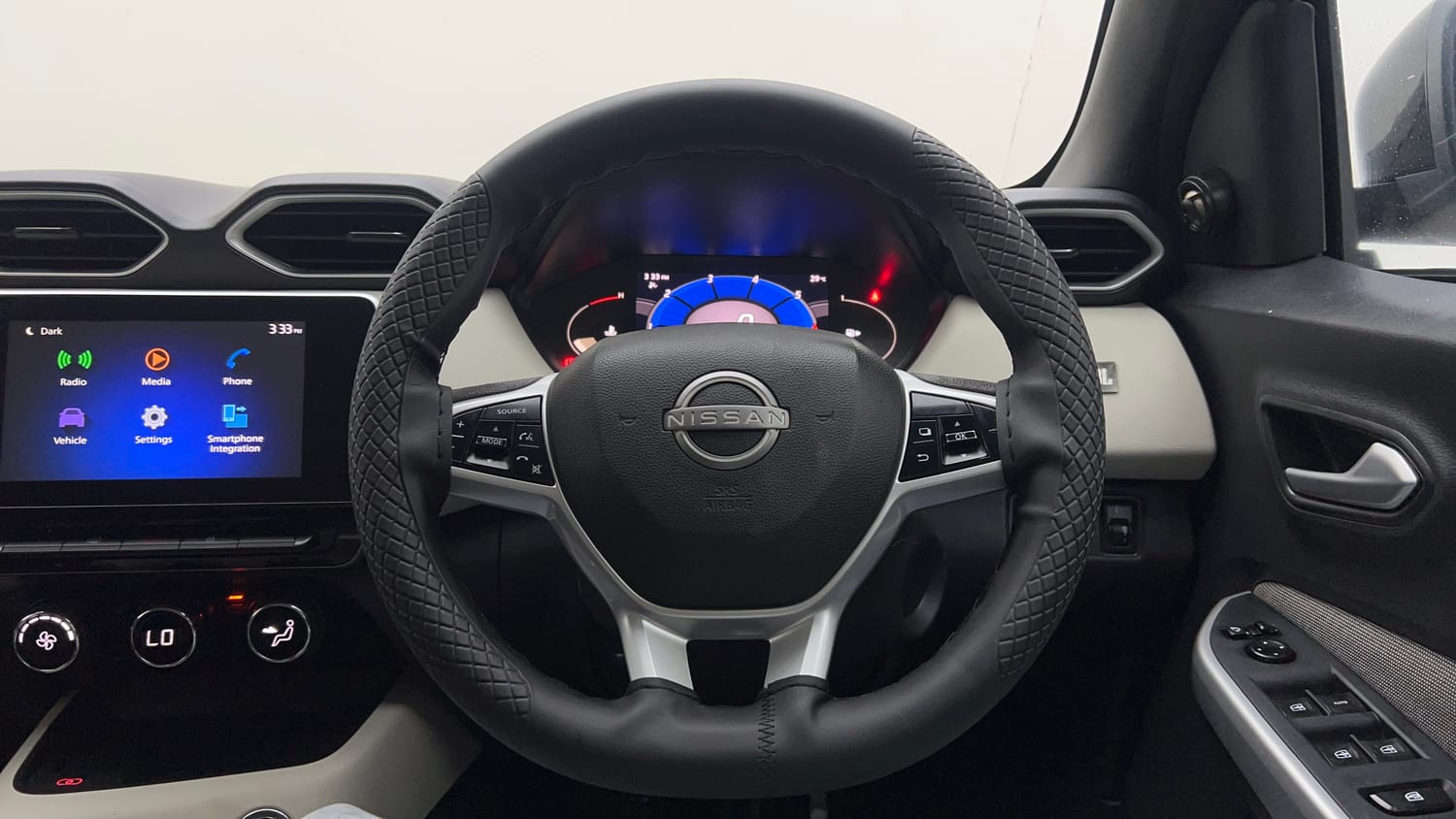 Used 2022 Nissan Magnite XV Turbo CVT Petrol Automatic interior STEERING VIEW
