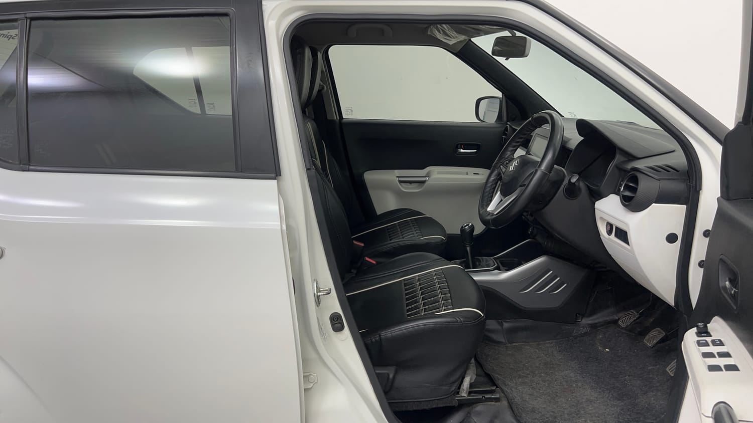 Used 2022 Maruti Suzuki Ignis Zeta 1.2 MT Petrol Manual interior RIGHT SIDE FRONT DOOR CABIN VIEW