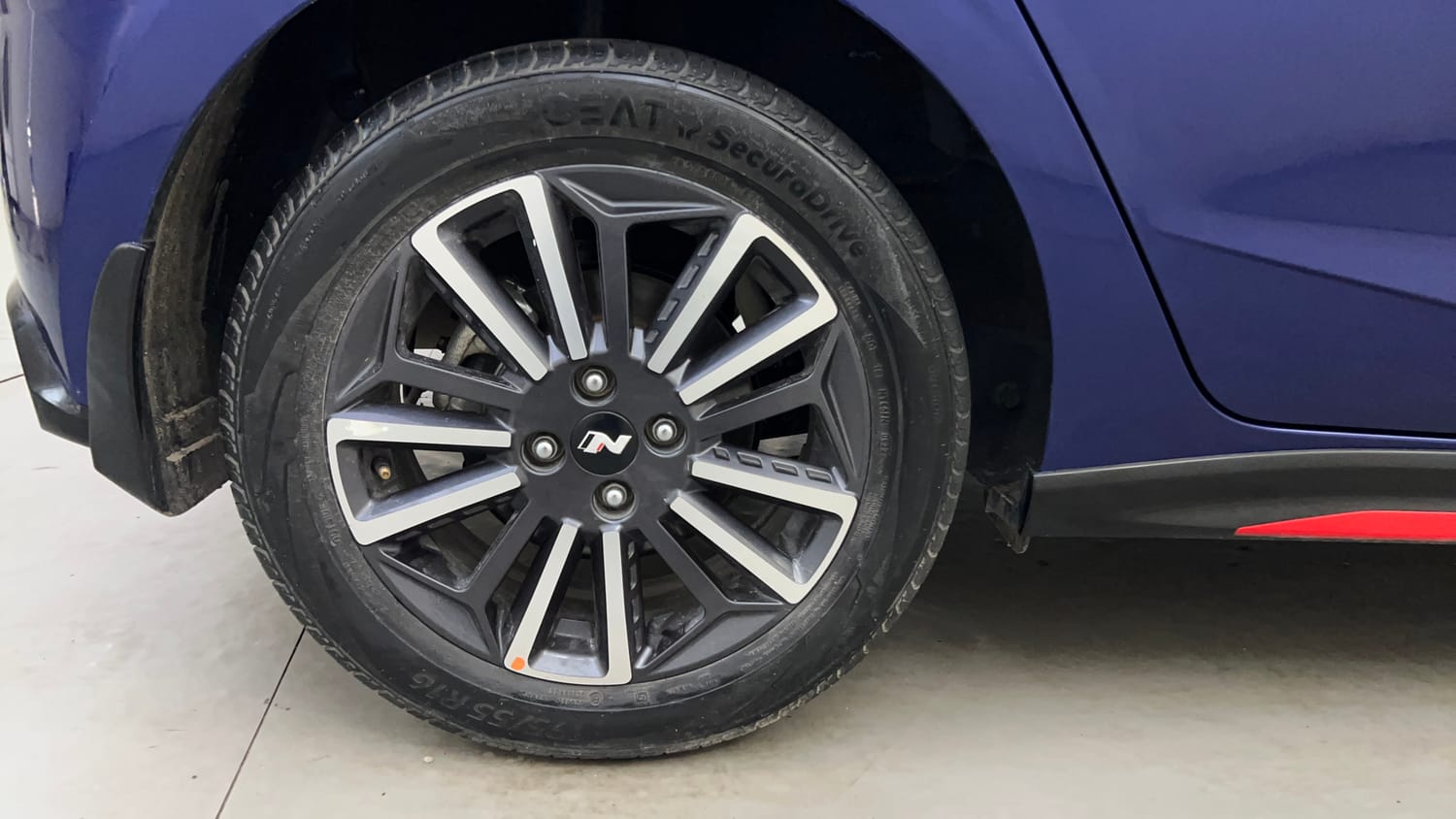 Used 2022 Hyundai i20 N Line N8 1.0 Turbo DCT Dual Tone Petrol Automatic tyres RIGHT REAR TYRE RIM VIEW