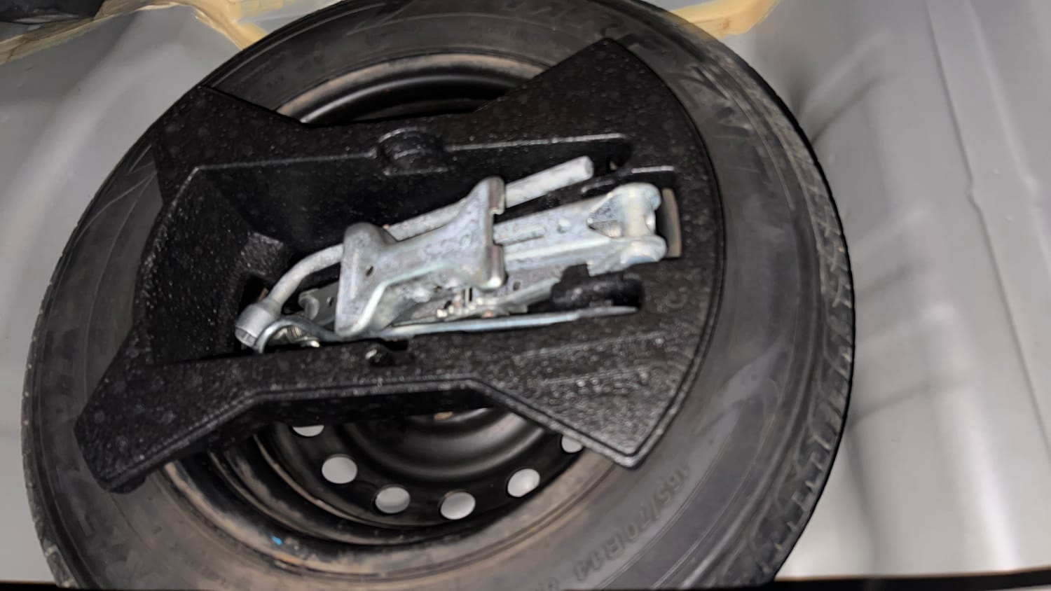 Used 2017 Maruti Suzuki Celerio VXi Petrol Manual tyres SPARE TYRE VIEW
