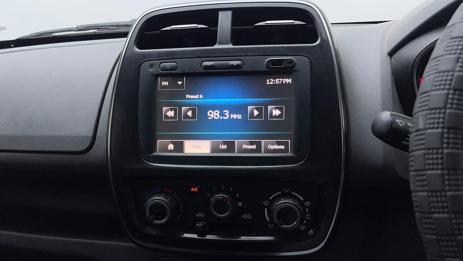 Used 2016 Renault Kwid RXT Petrol Manual top_features Touch screen infotainment system